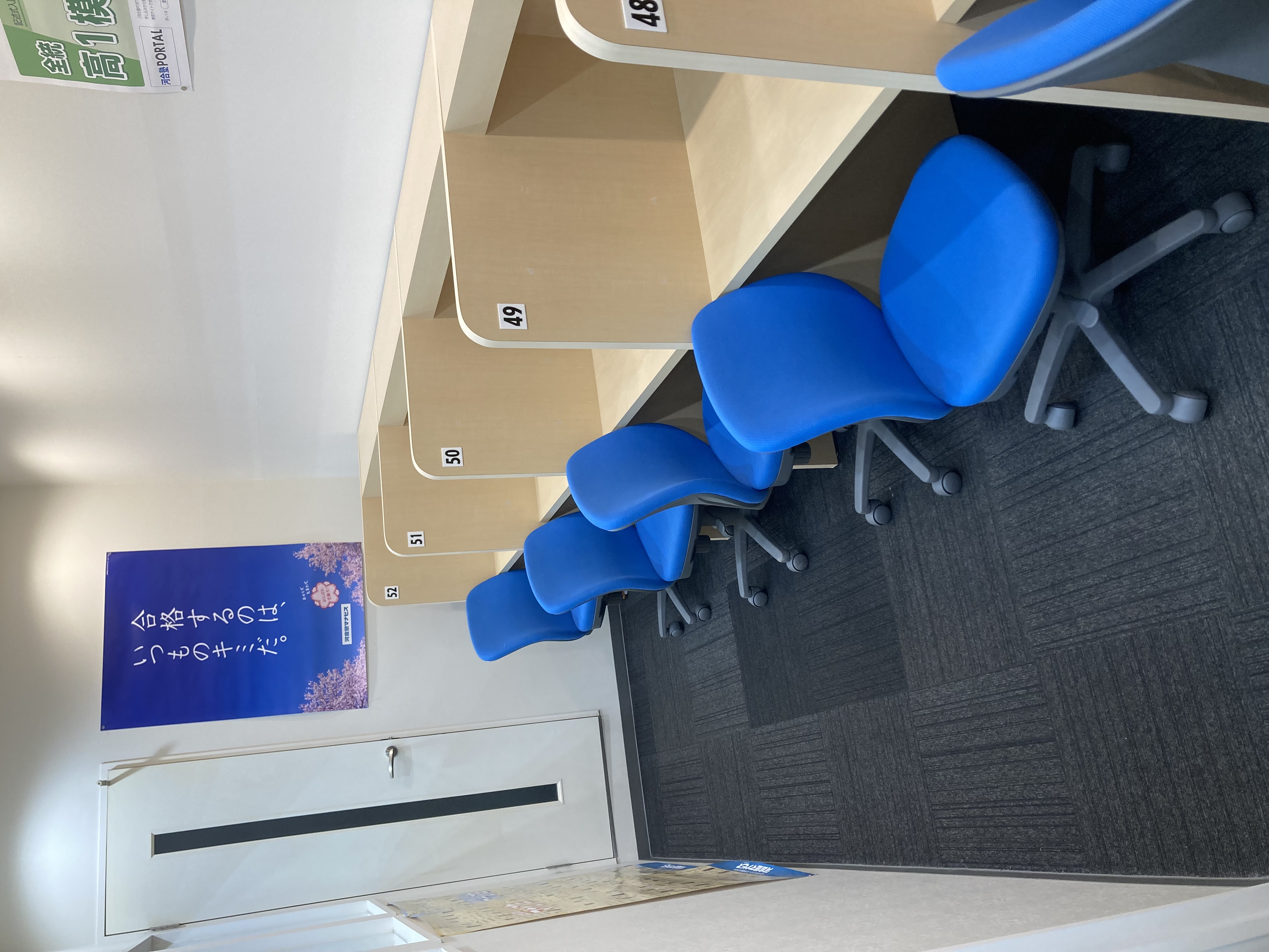 広々とした自習ブースも完備。映像授業の復習、定期考査や大学の過去問など、いつでも集中して勉強をすることができます。