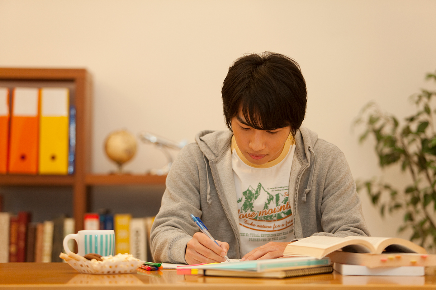 高校生の勉強時間はどのくらい？難関大や国公立大受験を目指す人の勉強時間